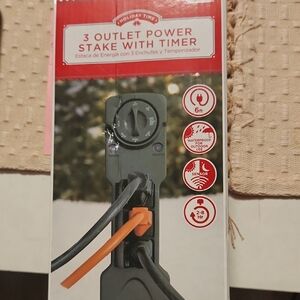 BNIB 3 Outlet tall Green Power Stake with Timer